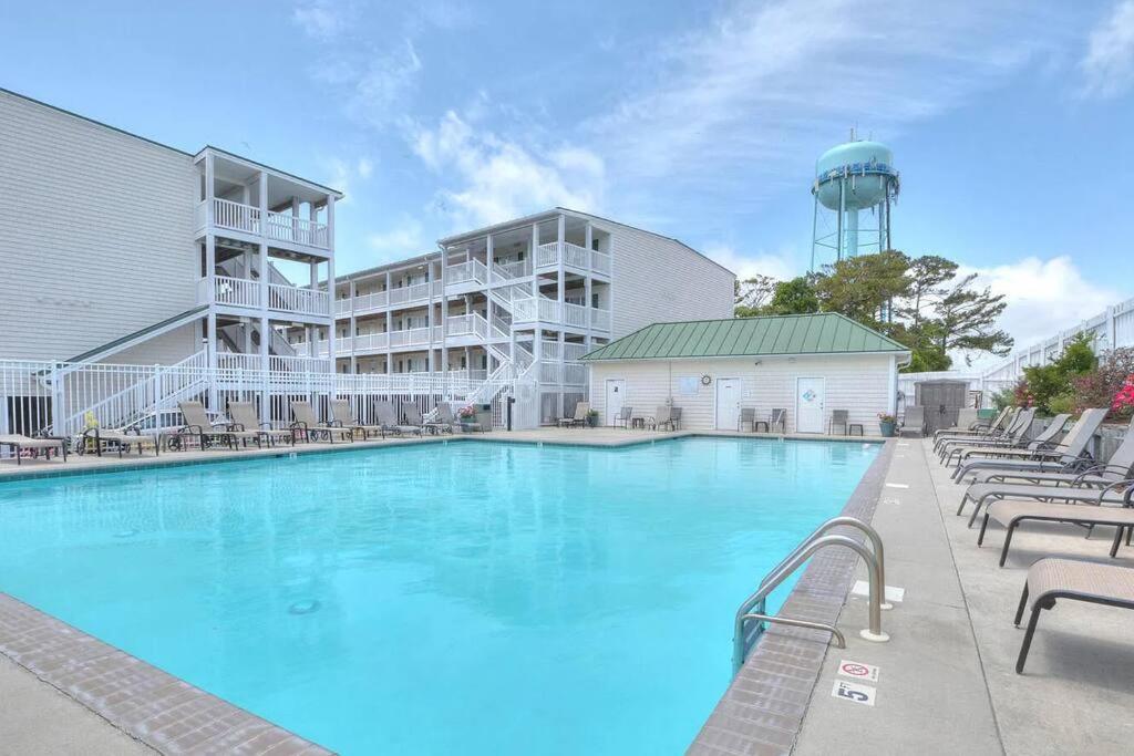 3 Bedroom Condo, Ocean Views & Short Walk To Beach! Oak Island Exterior photo