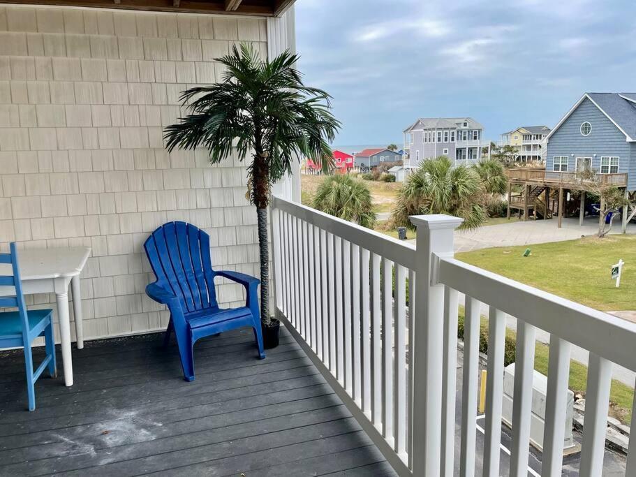 3 Bedroom Condo, Ocean Views & Short Walk To Beach! Oak Island Exterior photo